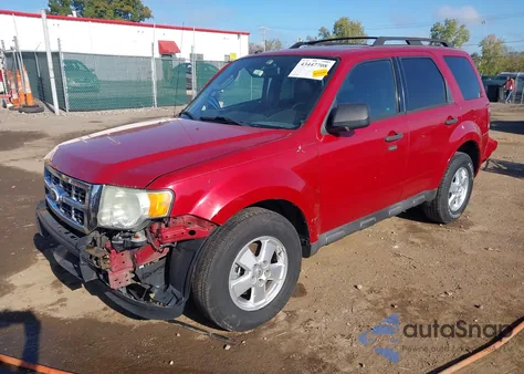 2010 Ford Escape Xlt z USA, uszkodzony, nr VIN 1FMCU9DG4AKD42159
